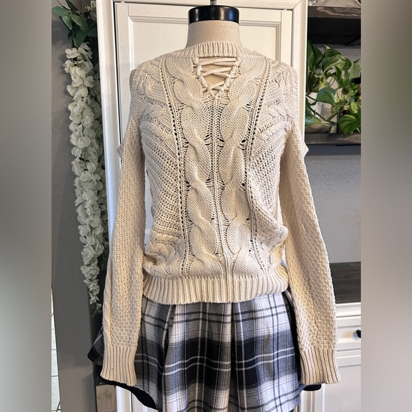Aeropostale Cream Cable Knit Cold Shoulder Sweater Blouse Small Winter Fall Cozy - Picture 1 of 9